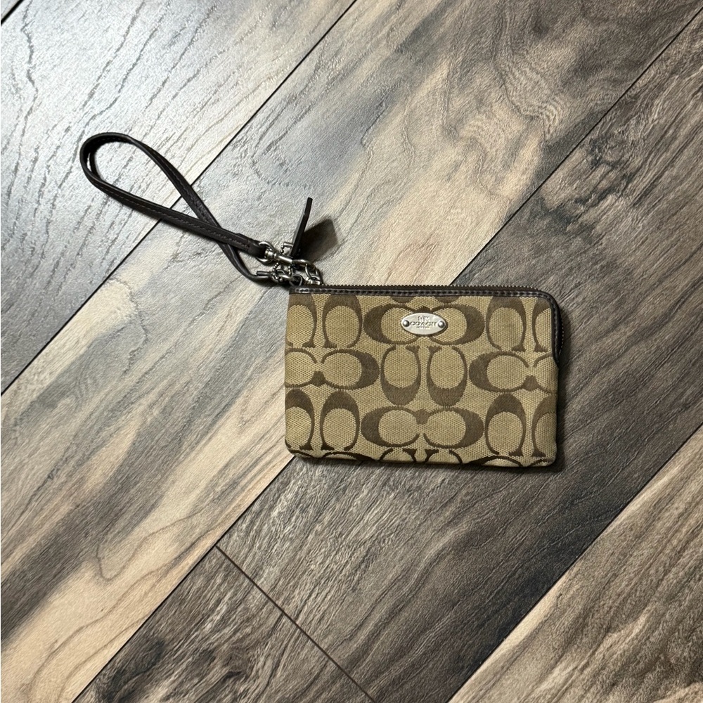 Coach Signature Canvas Wristlet - Brown/Tan